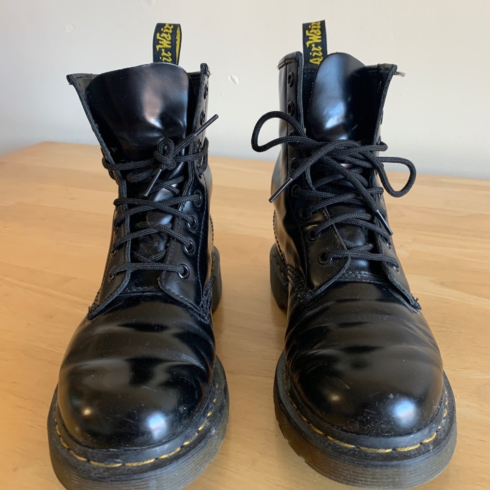 Dr. Marten’s 1460 WOMEN'S LEATHER LACE UP BOOTS